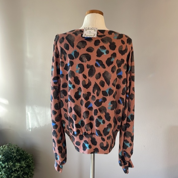 NWT ADORA animal print SOFT COZY fleece knit top accent buttons boat neck M - Picture 7 of 9